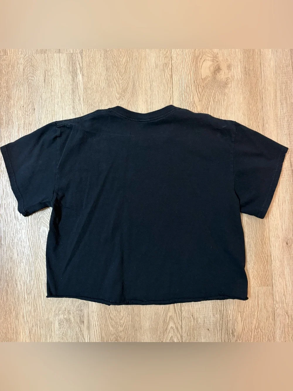 FRIENDS Cropped Tee - Picture 2 of 3